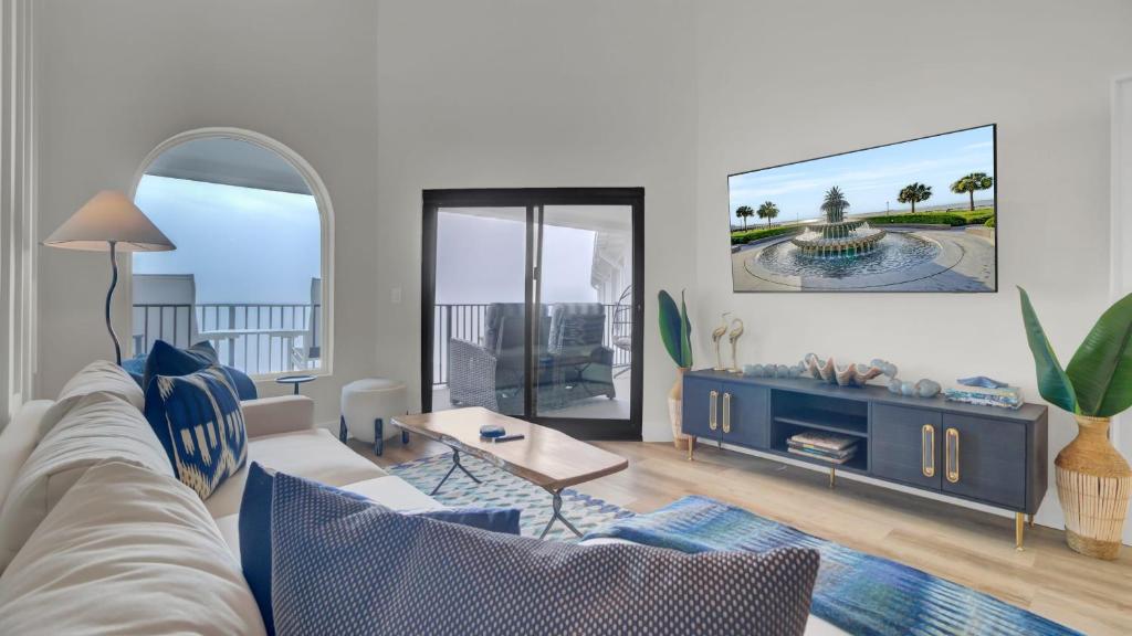 516 Seascape Oceanfront Condo with Pool Access in Wild Dunes, Isle of Palms