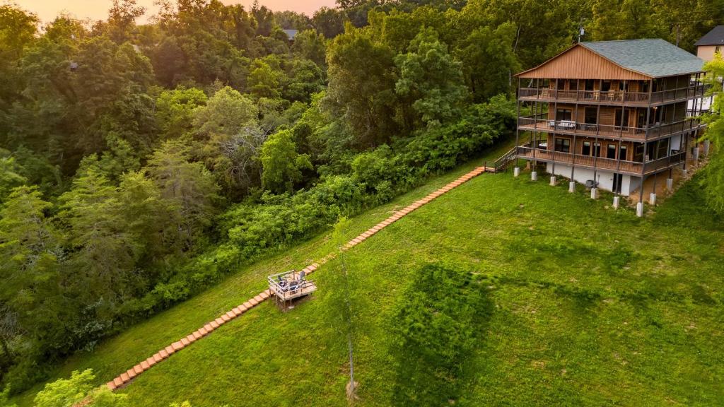 Lions Landing by AvantStay Sleeps 18 Hot Tub Game Room Views Near Pigeon Forge, Sevierville