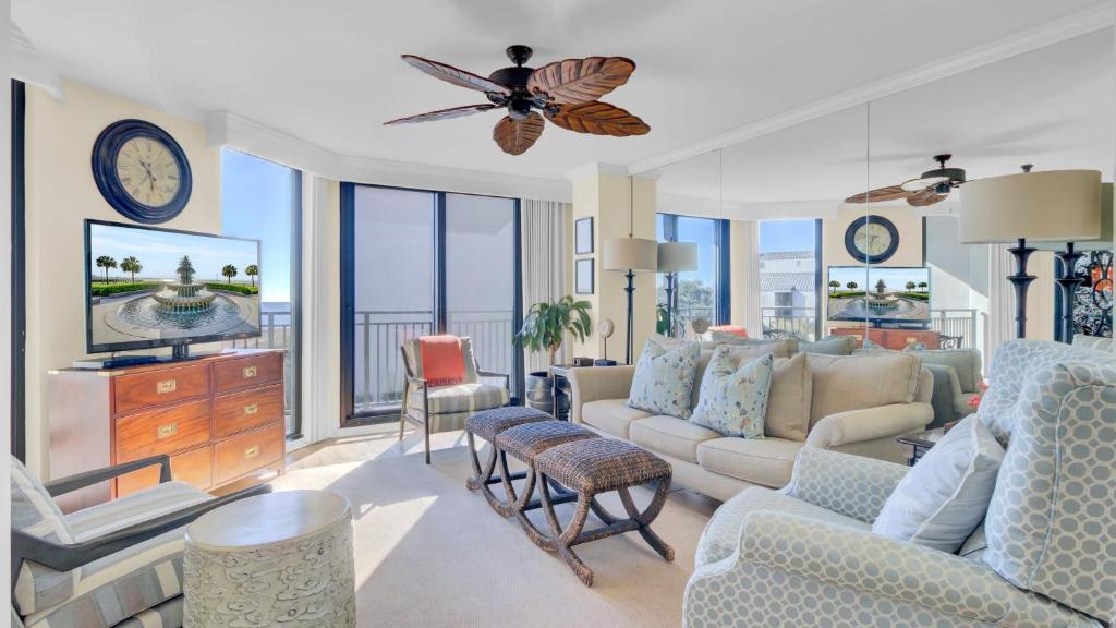 Oceanfront w Pool Beach Access Balcony View 312 B Shipwatch by AvantStay, Isle of Palms