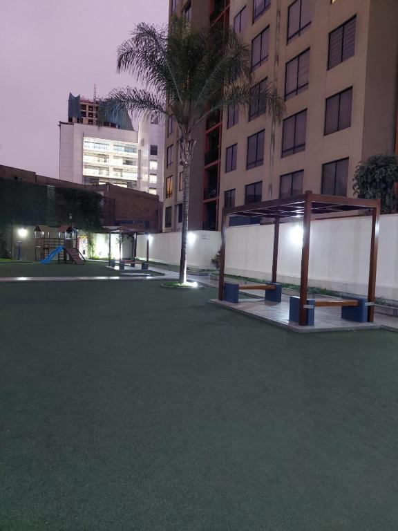 Departamento amplio cerca a Miraflores y San Isidro - 3