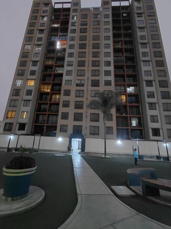 Departamento amplio cerca a Miraflores y San Isidro - 2