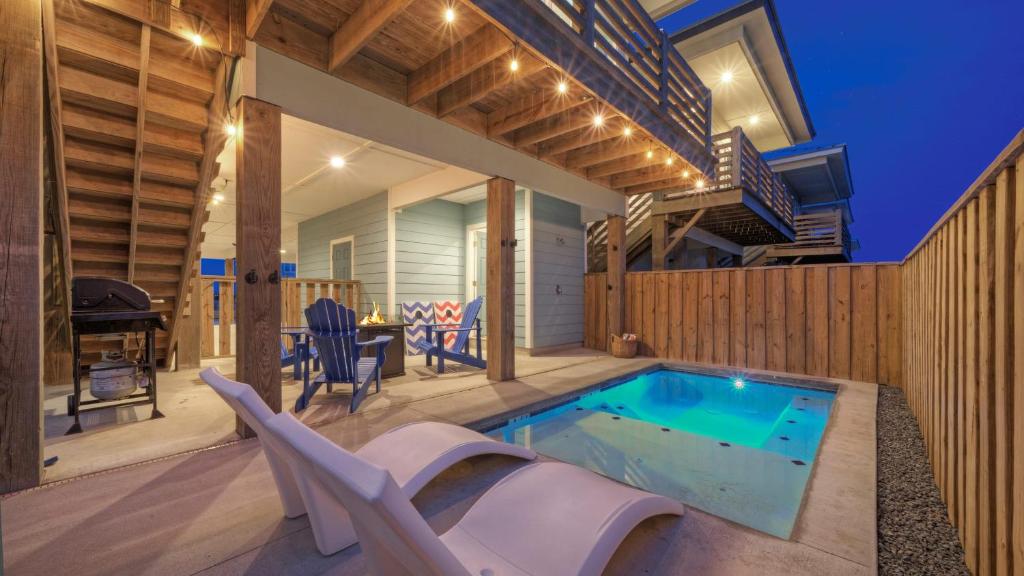 Private Pool Fire Pit Beach Boardwalk Access Views The Madison by AvantStay, Port Aransas