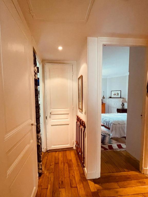 Un nid très calme et chaleureux a Montmartre !, Paris