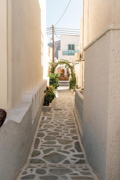 Dilino — Attractions in the area in Kamari, South Aegean
