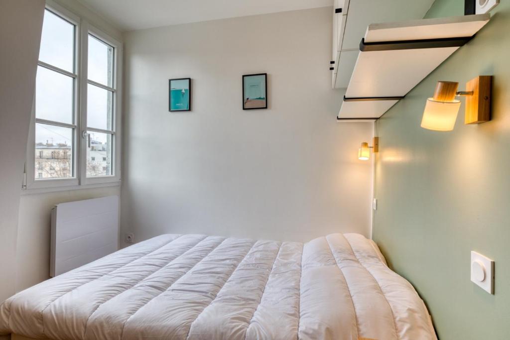 On Room Last Floor - Batignolles, Paříž