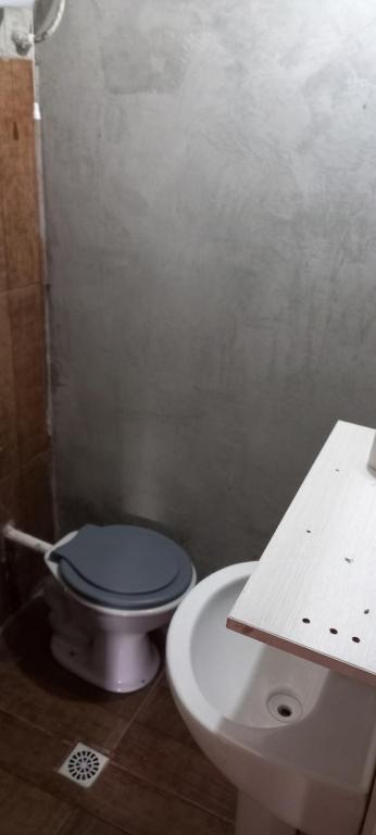 Depa económico, con baño privado, Heladera, tv, AA, Wifi - 4