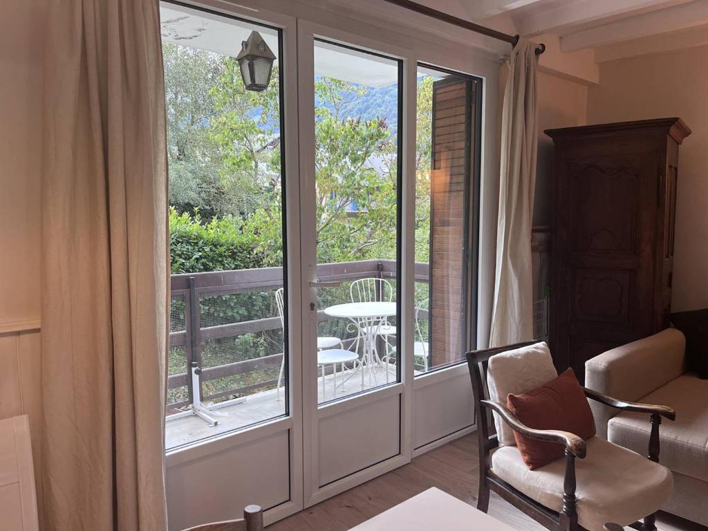 Charmant Appartement avec Cheminée à Cauterets - Animaux admis, Parking et Terrasse - FR-1-812-18 - 4
