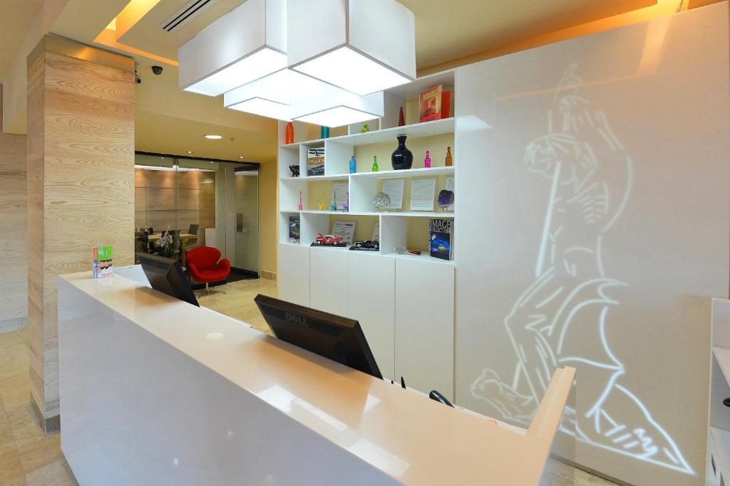 フロント・ロビー