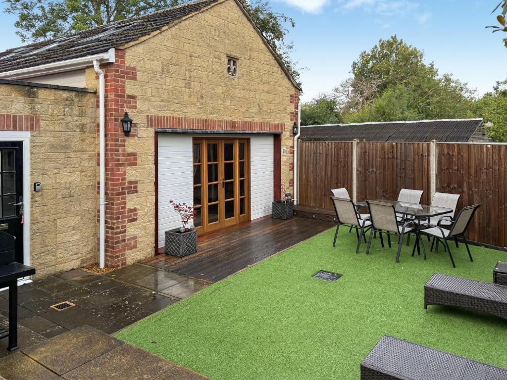 The Spinney, Carterton