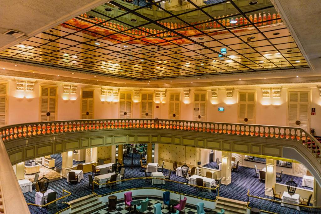 フロント・ロビー