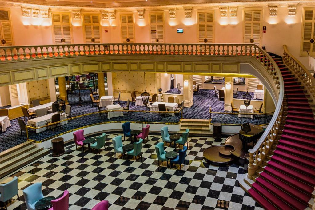 フロント・ロビー