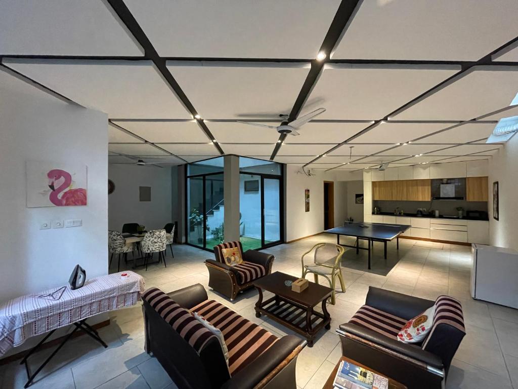 Smasaas Abode, Péšávar