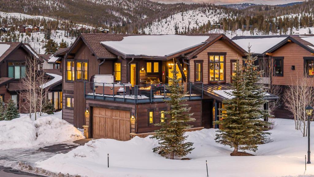 On the Corner at The Shores, Breckenridge