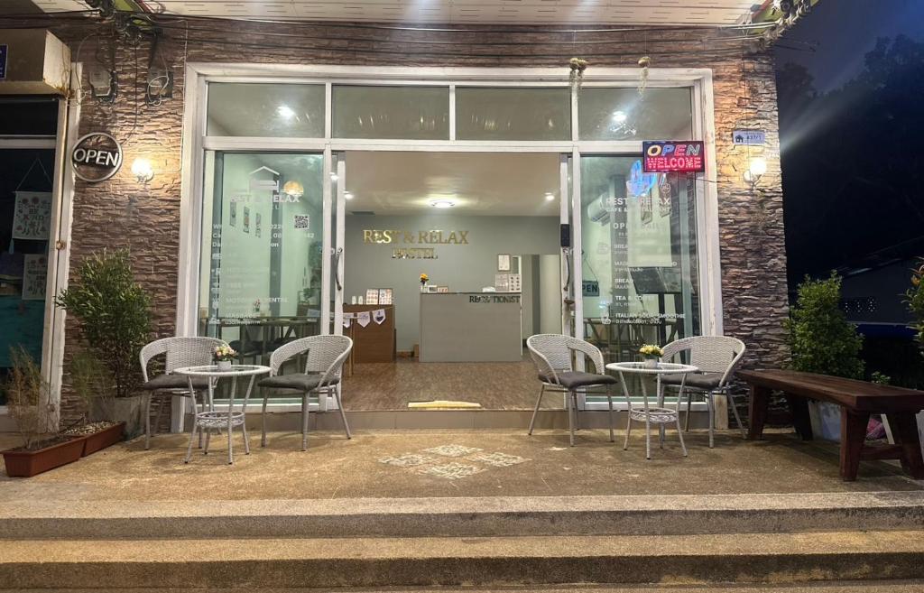 Rest And Relax Hostel, Ban Mo Nae