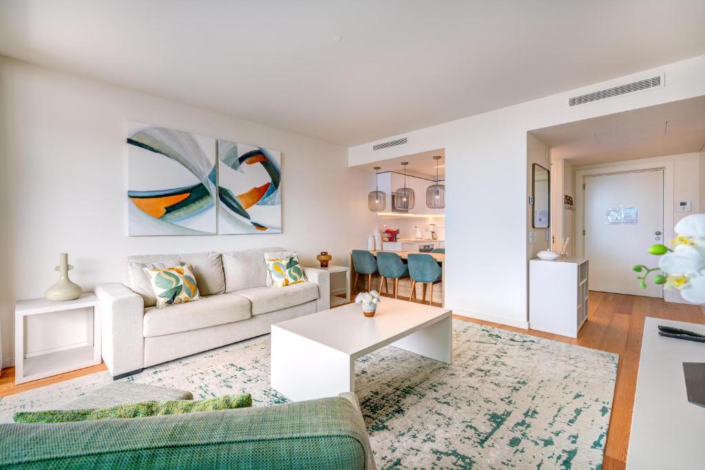 Cond Bayline - Safia - Pool - SPA - Beach - GYM - BY BEDZY, Armação de Pêra