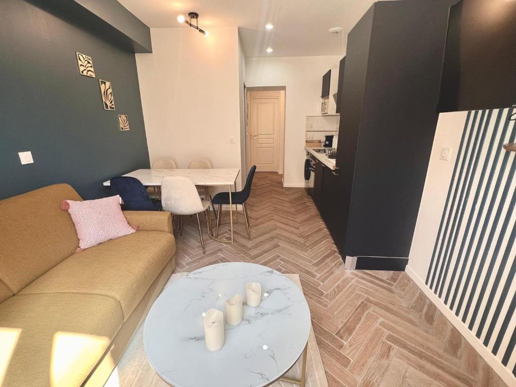 MOON 27 - Appartement Nice 6P, Nice