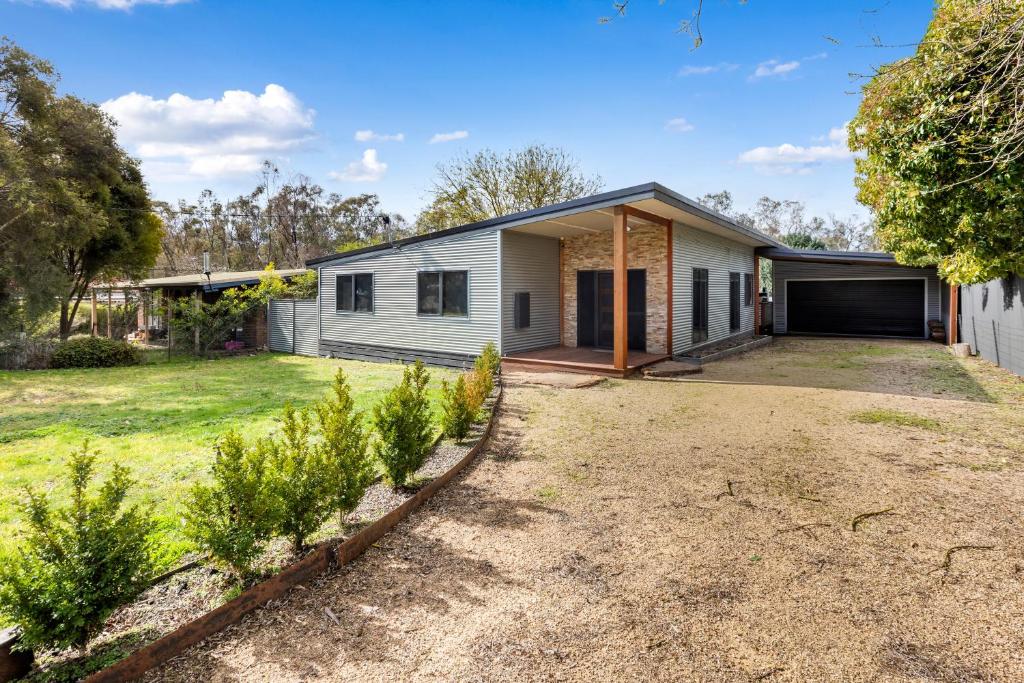 Hooked on Doon, Bonnie Doon