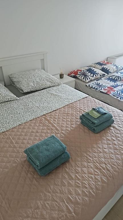 Quiet Seaside Apartment, 1 Min to Beach, Parking, Promenade de la Plage - 3