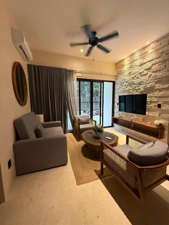 Great 3 bedroom apartment and private pool - 2