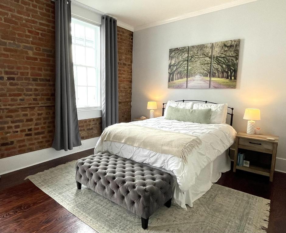 Bee on Broughton - Astonishing Home Downtown SAV, Savannah