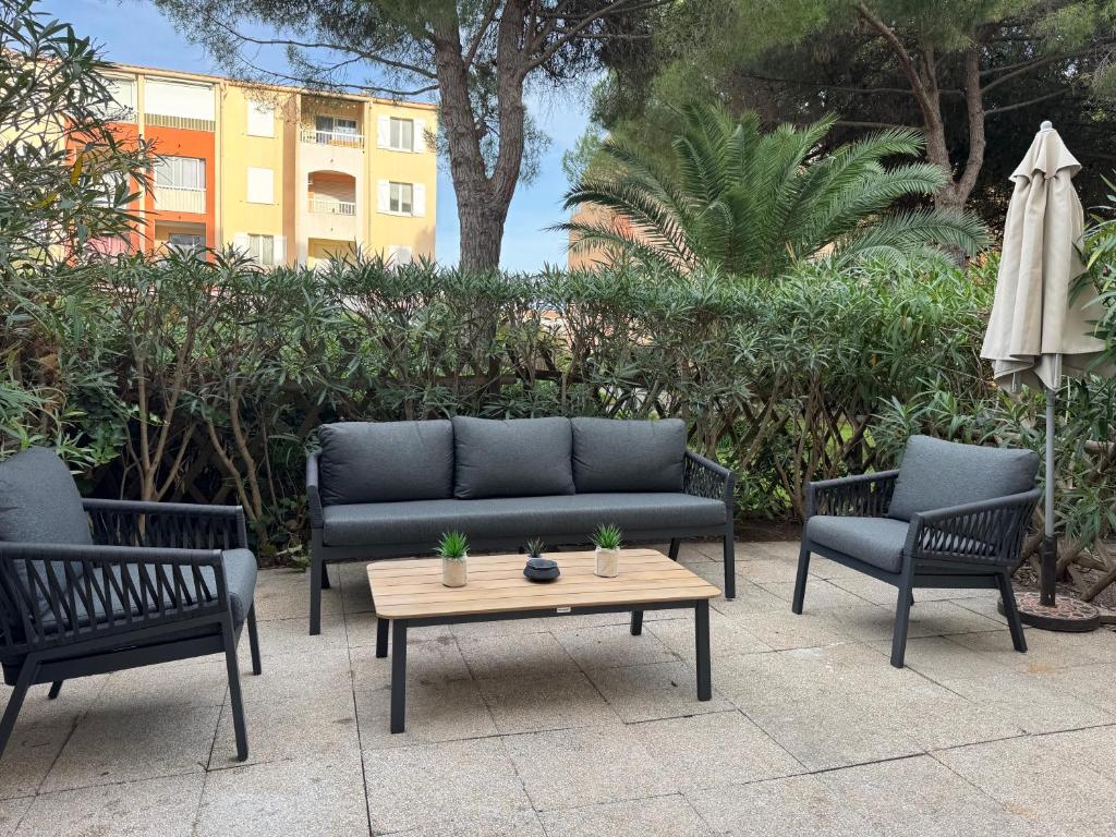 LAGON BLEU - Proche Gare Routière - Terrasse & Piscine - 3Km PLAGE - PARKING & WIFI Gratuit - OFFRE SPECIALE - 2