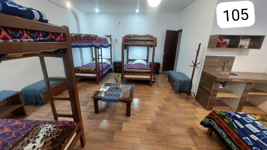 Distrito Hostal Y Gatro bar - 3