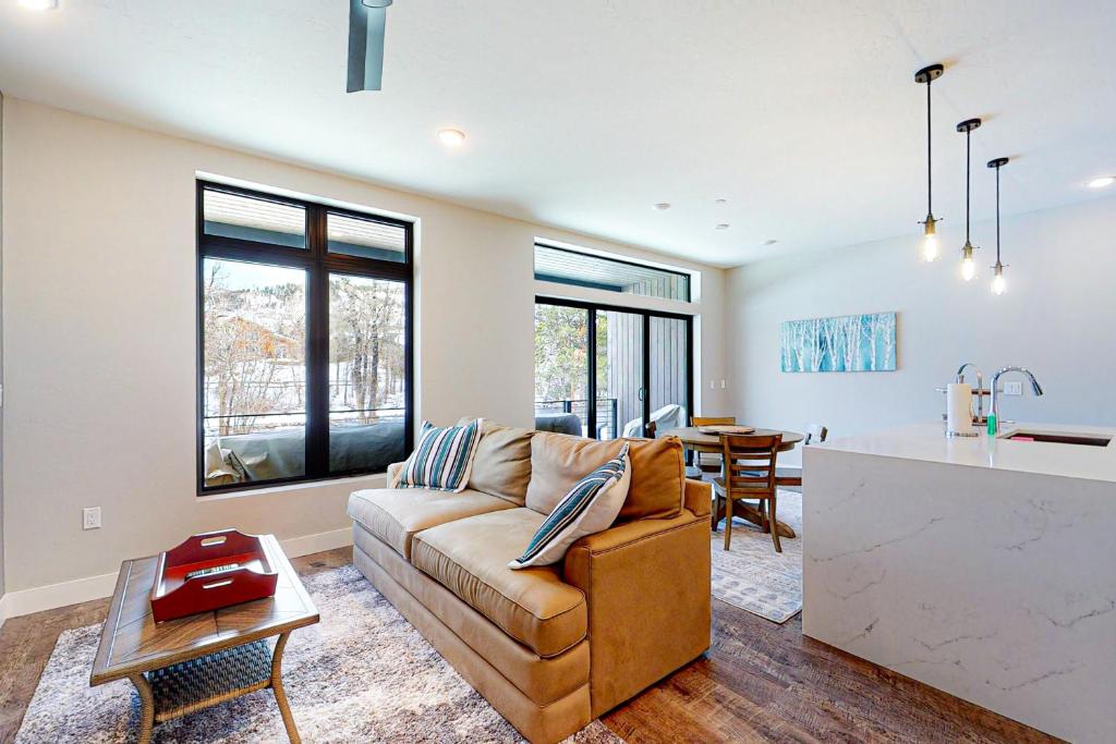 River West 811, Silverthorne