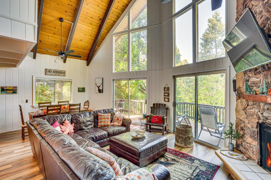 2 Mi to SkyPark at Santas Village Family Cabin, Lake Arrowhead