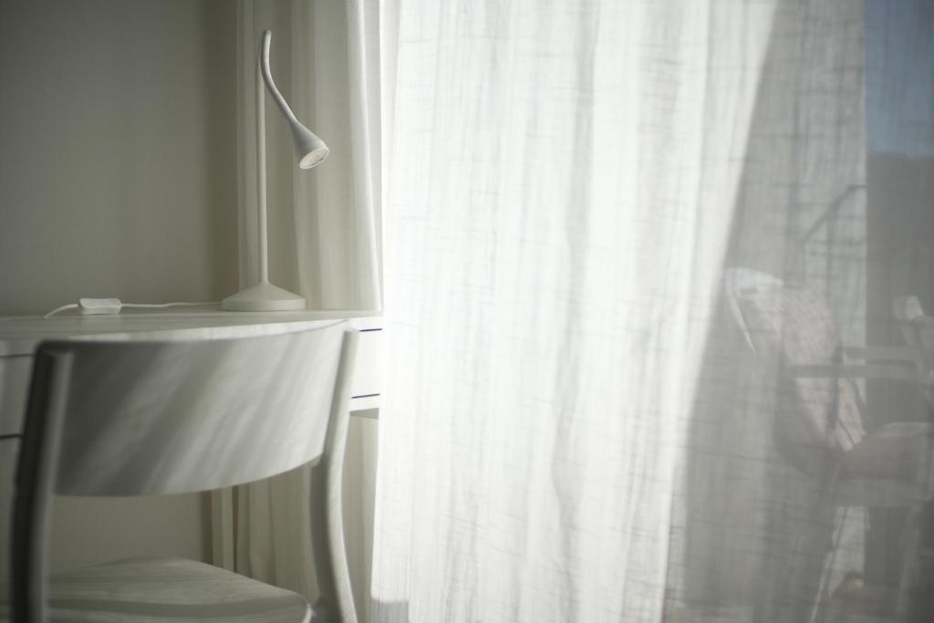 Quiet Studio in Fenals with Balcony, Pool and Workspace for Medium-Term Rental, Lloret de Mar