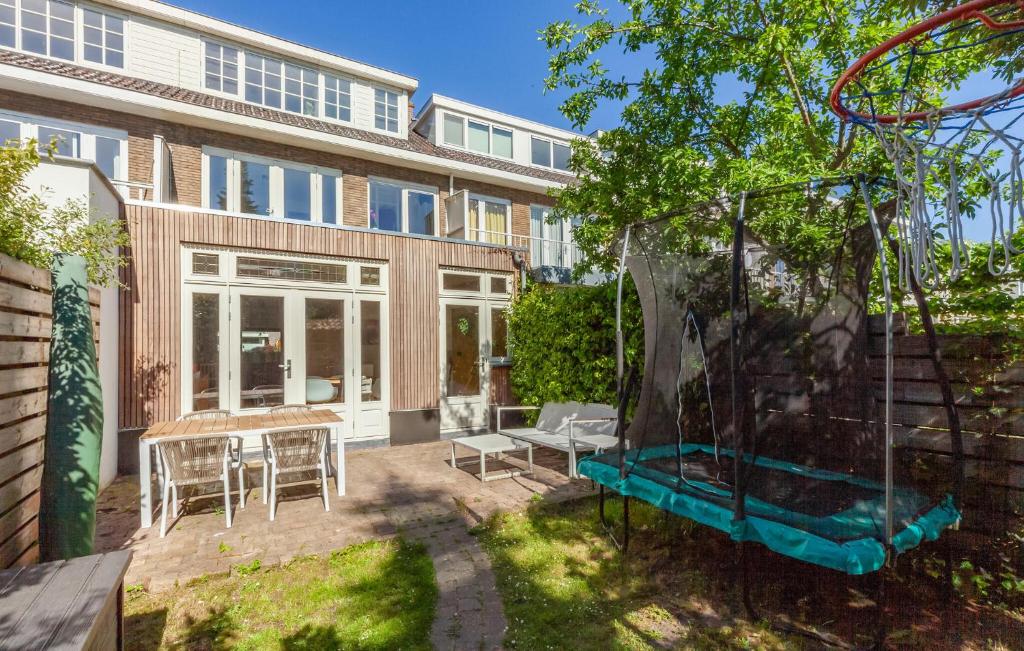 Pet Friendly Home In Utrecht With Wifi, Utrecht