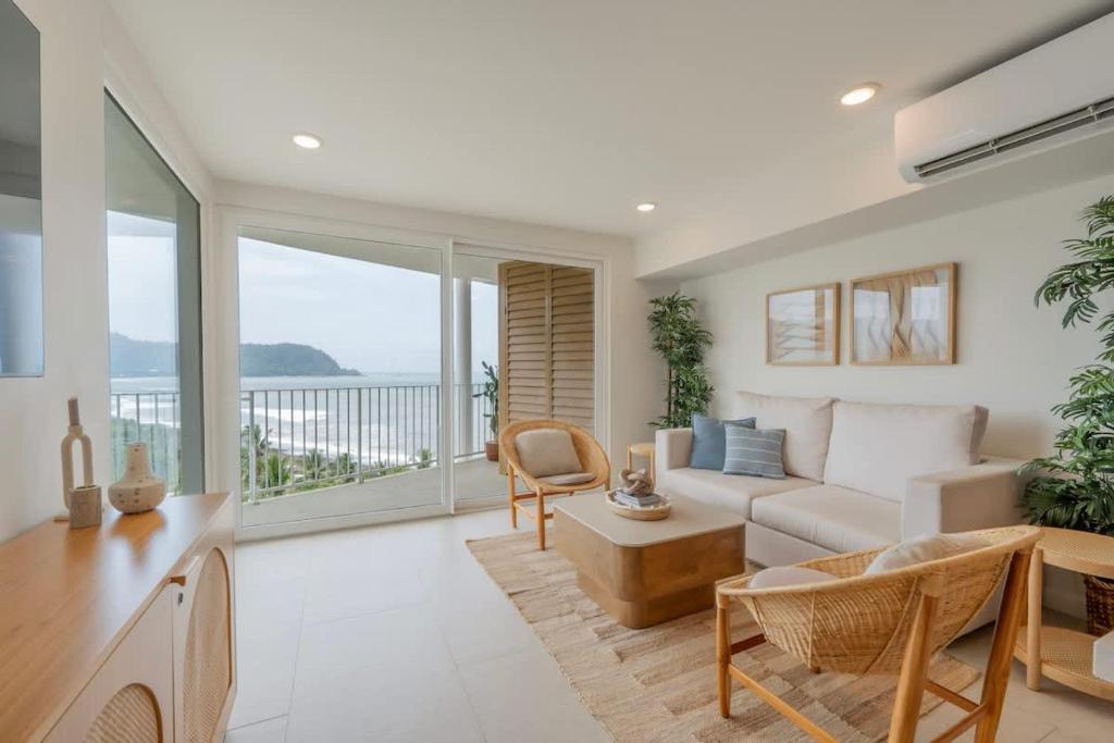 Serene and Modern Beachfront Condo with Ocean Views, Jacó