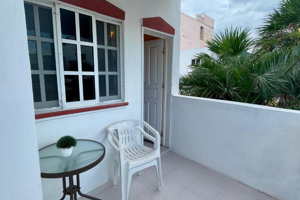 Balcony Studio in Downtown Isla Mujeres - 4