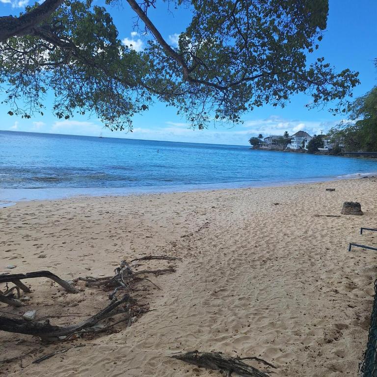 BattsRock Beach Condos 205, Saint Michael