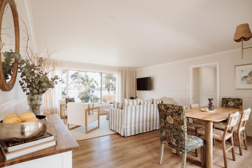 The Belvedere, with stunning Tamar River views, Beauty Point