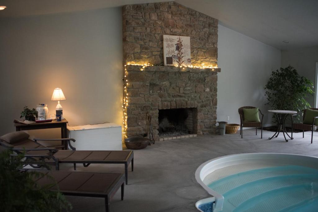 The Inn at White Oak photo