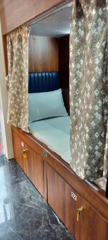 Sunlight Dormitory, Bombaj