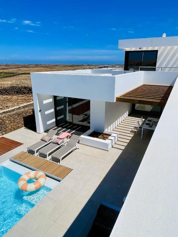 Casa Horizon Heated Pool Villa with Volcano Sunset Views, Lajares - 1
