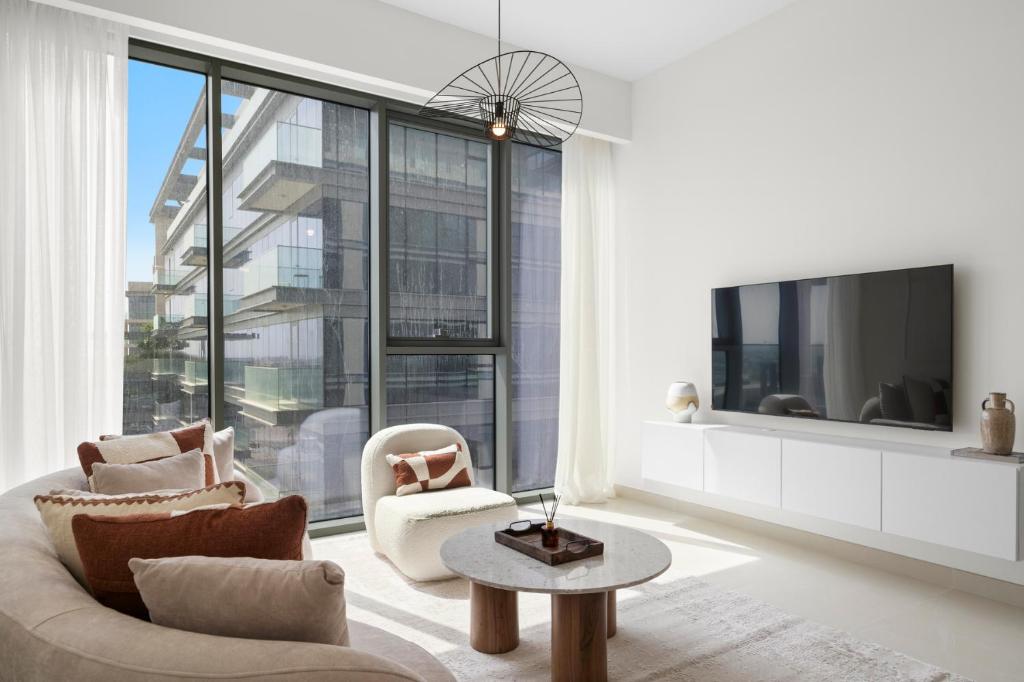 Modern 2BR with Maid's Room Near Jumeirah Beaches, Дубай