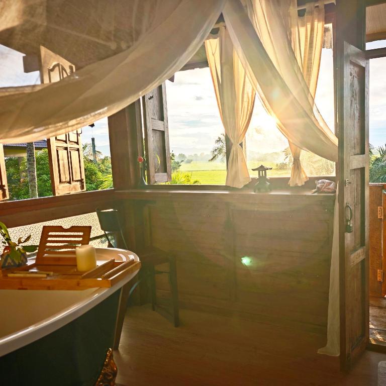 Fieldlight Pool Villa -Rice View &private pool云上稻影, Mae Rim