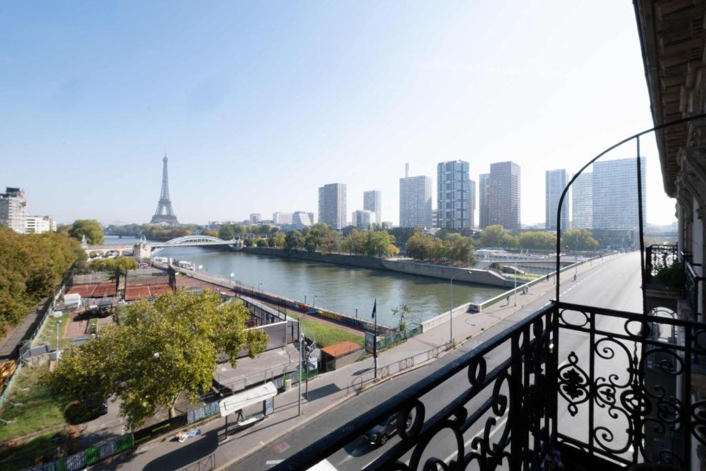 Luxury Flat Eiffel View 3BR 7 Guests - 3