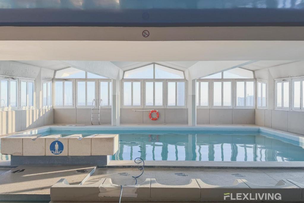 Charming bright one-bedroom flat with private balcony and shared swimming - 5