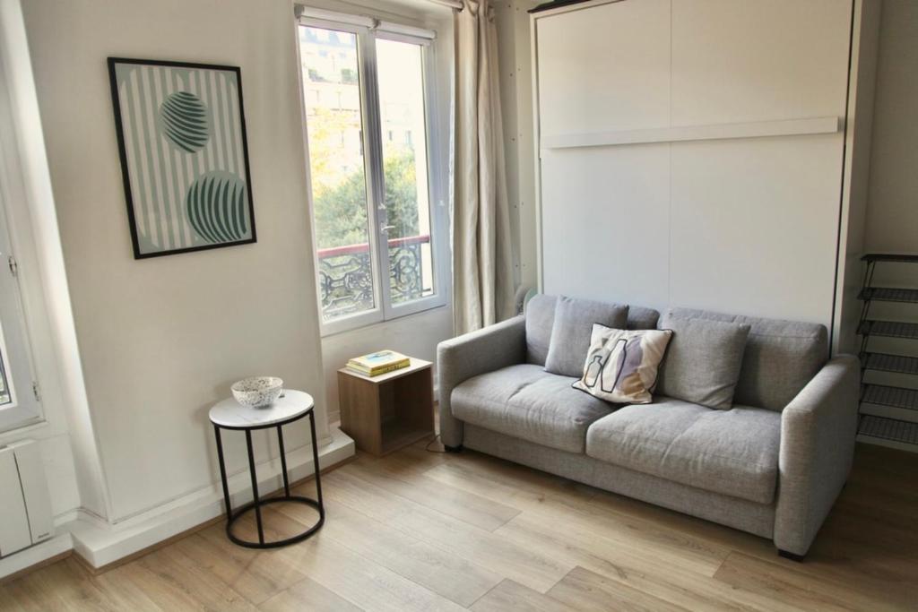 Bright studio apartment in Montmartre, Paris