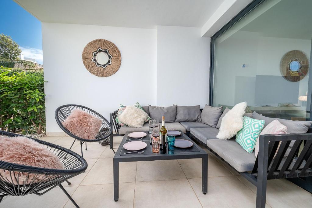 Casa Banderas garden level pool front apartment - 3