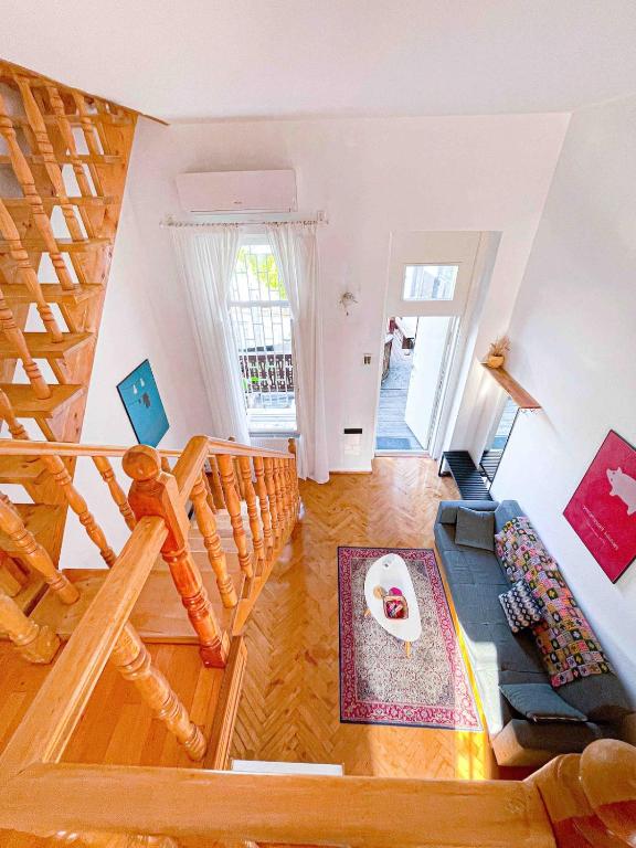 Charming triplex at liberty square, Tbilisi