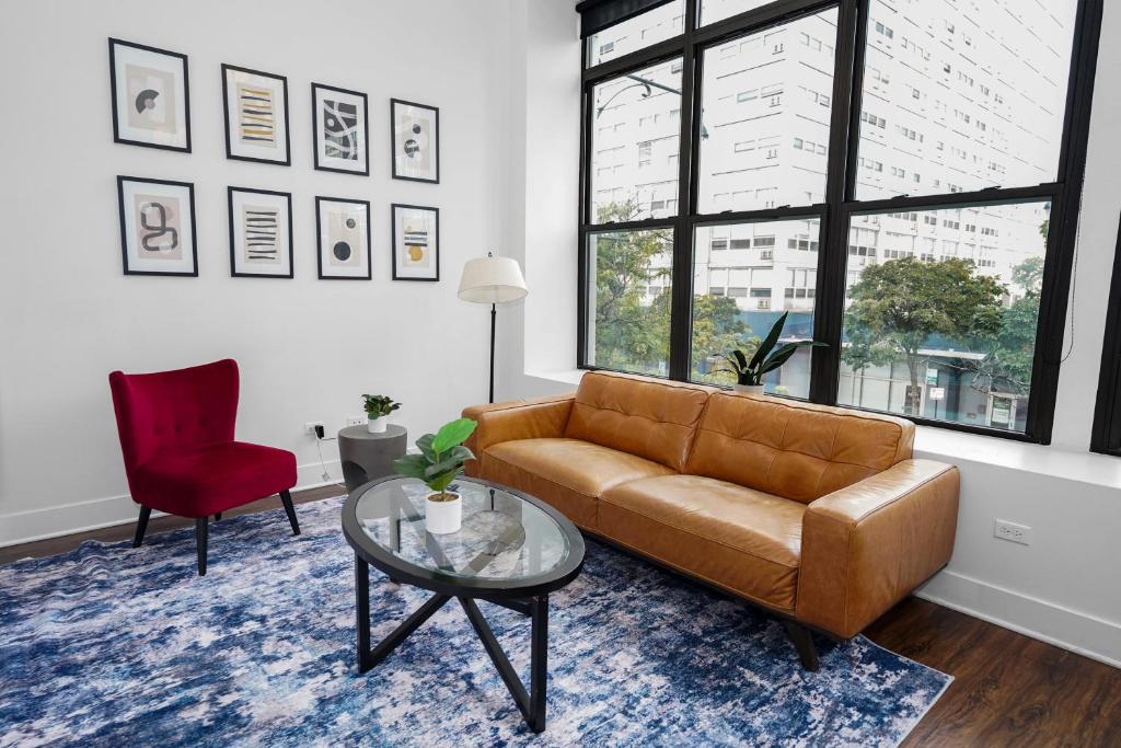 City Views and Convenient 3BR Suite for Group of 8 Guests Near McCormick, Shedd Aquarium, Museum Campus & Navy Pier, Chicago