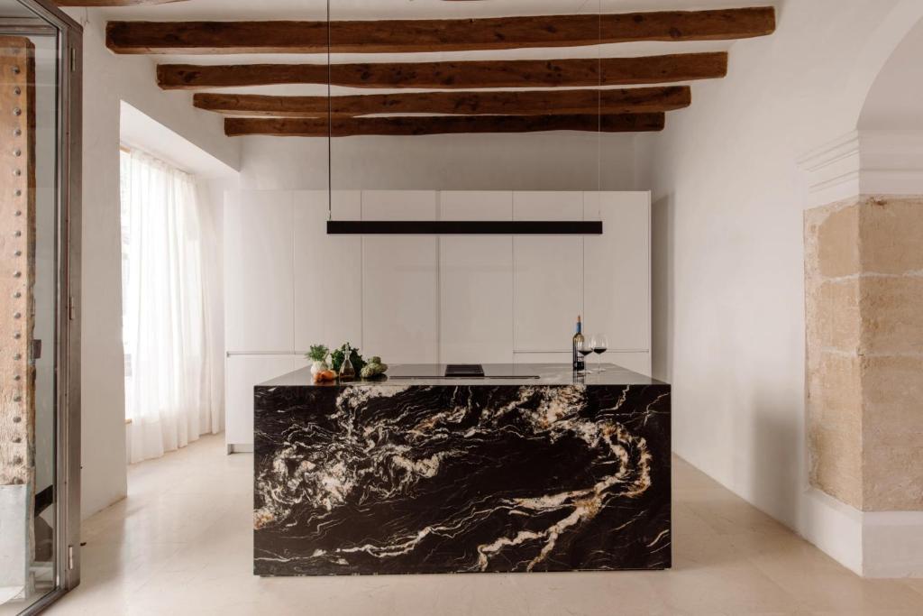Santanyí's Hidden Gem - a Townhouse with Soul - 4