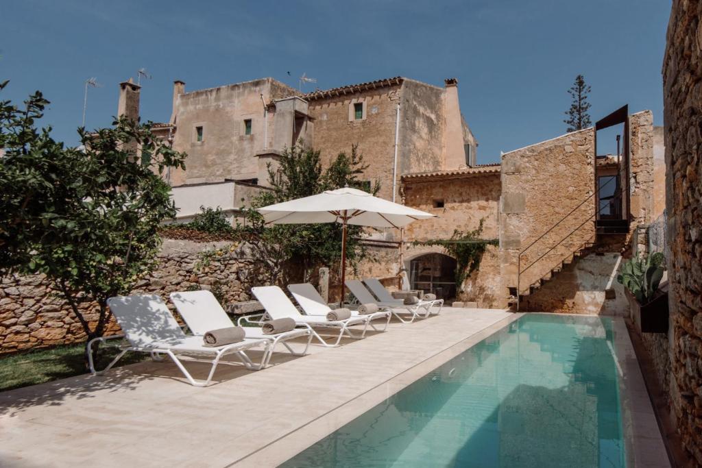 Santanyí's Hidden Gem - a Townhouse with Soul, Santanyi