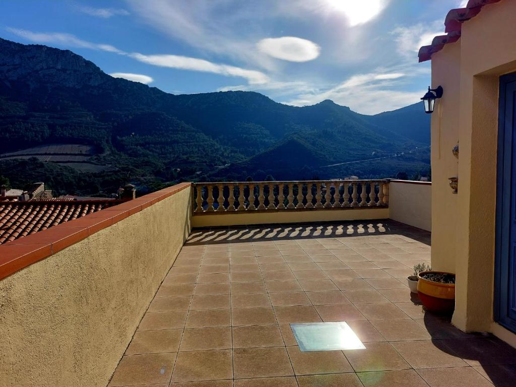 Jolie maison de village avec vue, Maury