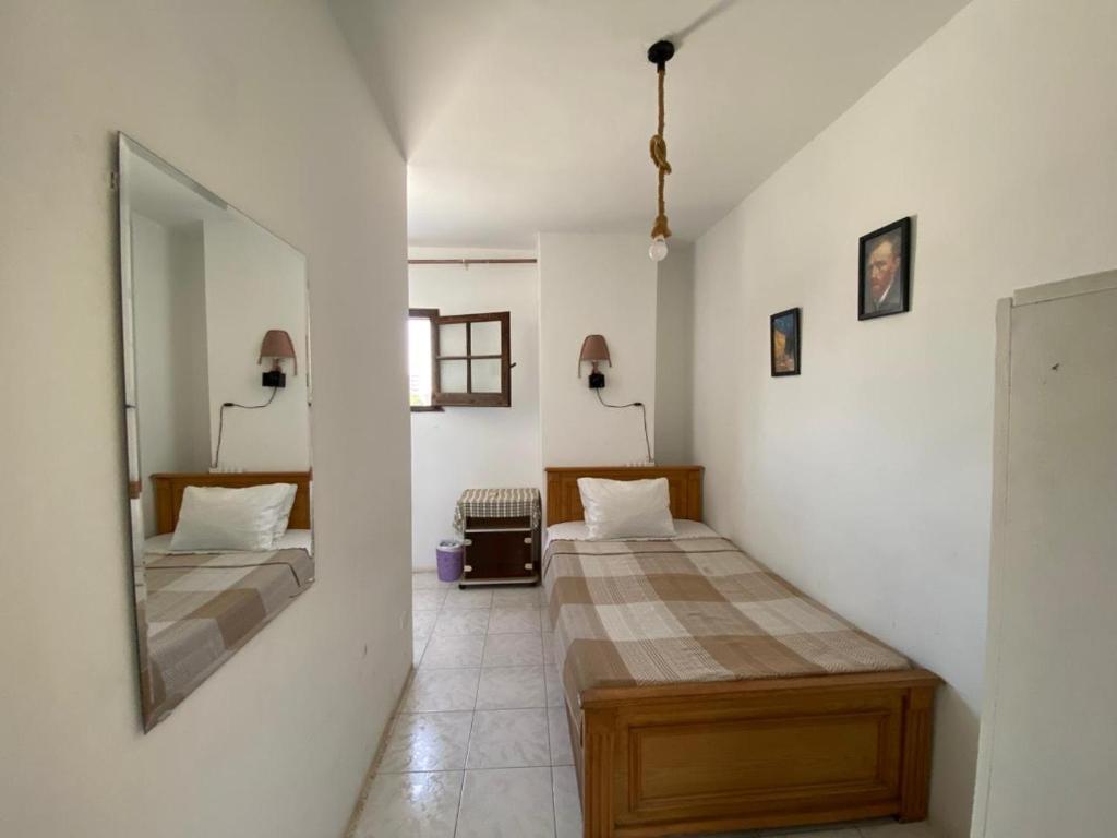 A private room by the rooftop, Káhira