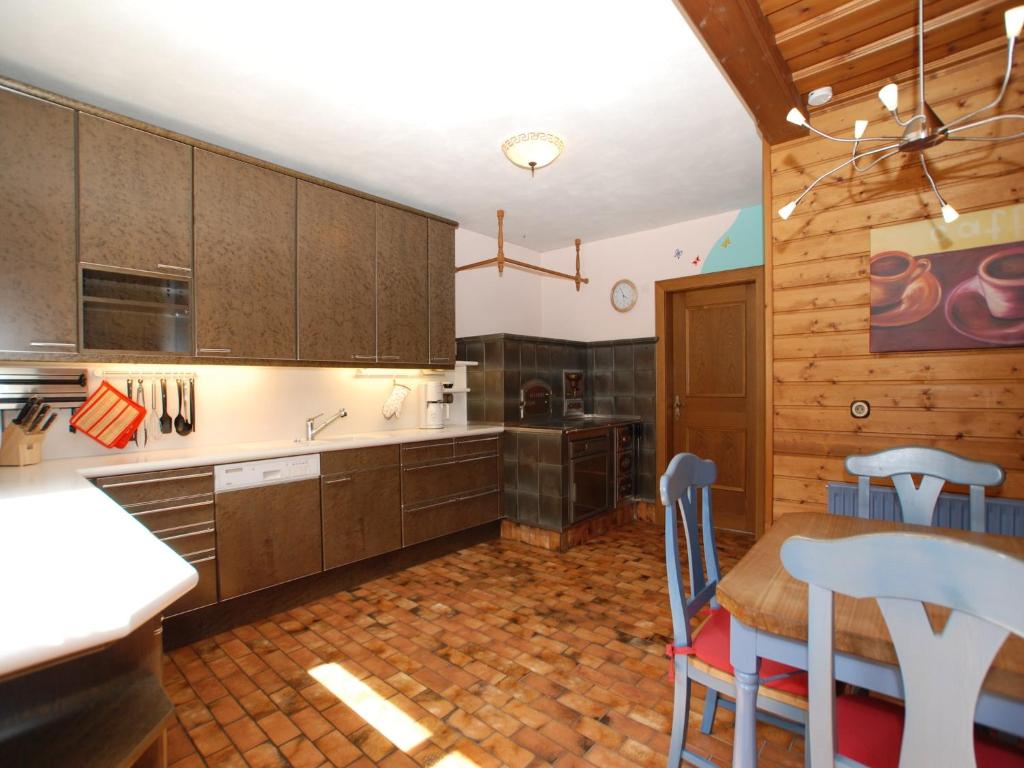 Chalet in Neukirchen near Ski Lifts - 3
